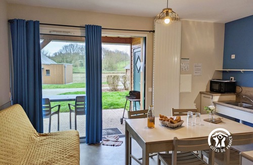 Villiers-Charlemagne Cottage | Accessible Fishing Chalet for 4-6 with Private Deck, Kids' Play Area, and Games Room