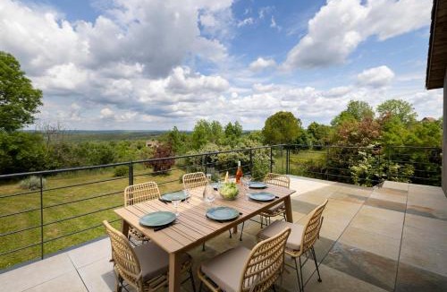Salvagnac-Cajarc Villa | Accessible Villa with Panoramic Views