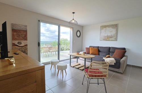 Salvagnac-Cajarc Villa | Accessible Villa with Panoramic Views