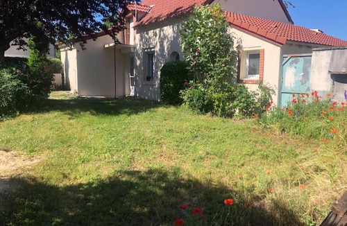 Romorantin-Lanthenay House | Agréable maison climatisée avec cour