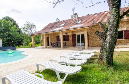 Saint-Crepin-et-Carlucet Cottage | Air-conditioned house with private pool and pets allowed