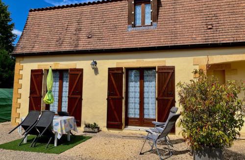 Capdrot Apartment | Air-Con & Cosy 3-Star Windmill Cottage of Monpazier within 5 mins' walk to village