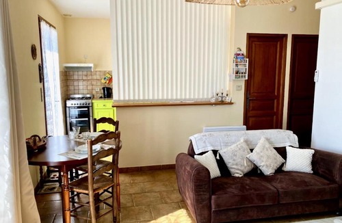 Capdrot Apartment | Air-Con & Cosy 3-Star Windmill Cottage of Monpazier within 5 mins' walk to village