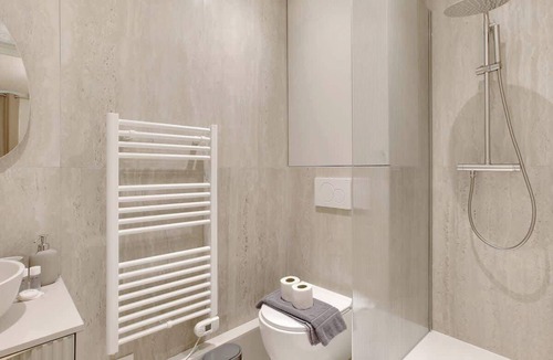 Neuilly-sur-Seine Apartment | Air-conditioned studio offering comfort and elegance