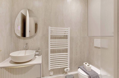 Neuilly-sur-Seine Apartment | Air-conditioned studio offering comfort and elegance
