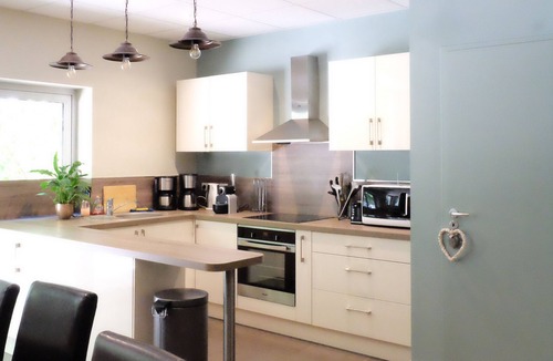 Argilly House | Air-conditioned cottage for 10 people in a park with a swimming pool