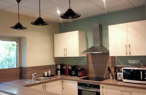 Argilly House | Air-conditioned cottage for 10 people in a park with a swimming pool