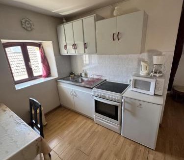 Varennes-sur-Fouzon Apartment | Air-conditioned studio 20 min from ZooParc Beauval
