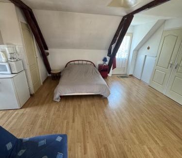 Varennes-sur-Fouzon Apartment | Air-conditioned studio 20 min from ZooParc Beauval