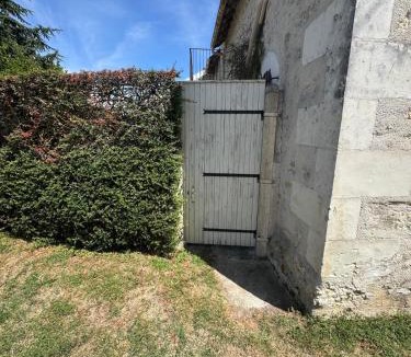 Varennes-sur-Fouzon Apartment | Air-conditioned studio 20 min from ZooParc Beauval