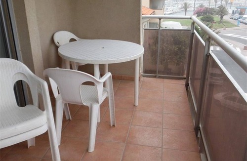 La Jetee Apartment | Air-conditioned two-room sea view, near port