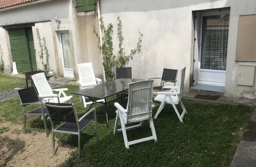 Saint Germain de Marencennes Apartment | Along the water, in the heart of Charente Maritime