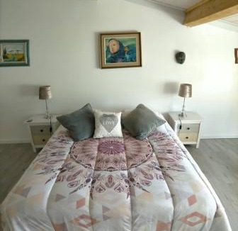 Comigne House | Alaric Lodge: gîte champêtre avec parking privé.