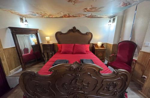 Cusset Apartment | Alcôve Secrète Suite médiévale avec Spa