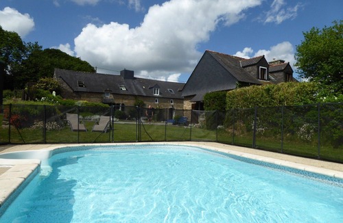 Ploerdut House | Alice cottage – lovely Breton house – log fire, shared pool, private garden