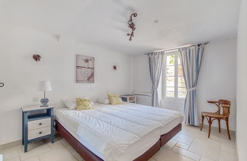 Degagnac House | Alluring Holiday Home in Dégagnac with Jacuzzi