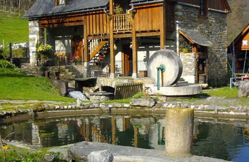 Adervielle-Pouchergues Apartment | Alpine Apartment 200m from the Slopes for 6