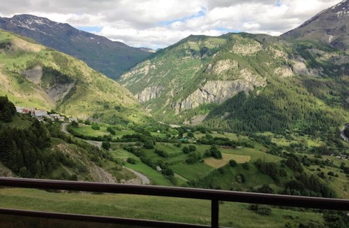 Orcieres-Merlette Apartment | Alpine Apartment with Balcony