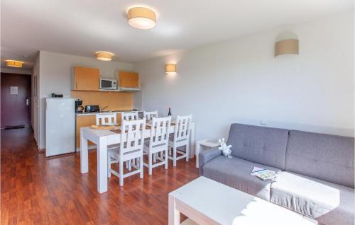 Cassen Apartment | Amazing Apartment In Cassen With Swimming Pool