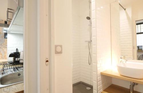 Hopital Saint-Louis Apartment | Amazing Comfy Studio - Canal Saint Martin