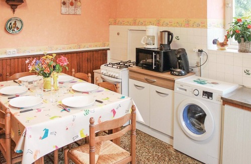 Morlaix House | Amazing home in Morlaix with WiFi