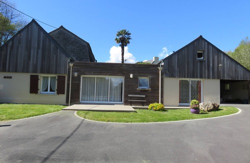 Landerneau Cottage | An Ty Coz vacation rental in Landerneau, 2 km from downtown