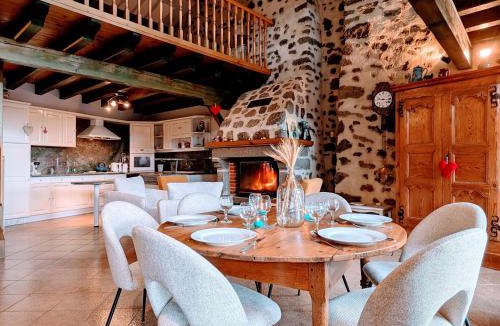 Polignac House | Ancien corps de ferme avec vue imprenable - 4 pers. - FR-1-582-545