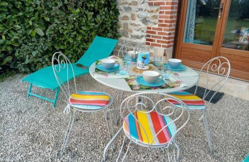 Gannay-sur-Loire House | Ancienne Fromagerie : Gîte avec Accès Canal, Jardin et Terrasse - FR-1-489-608