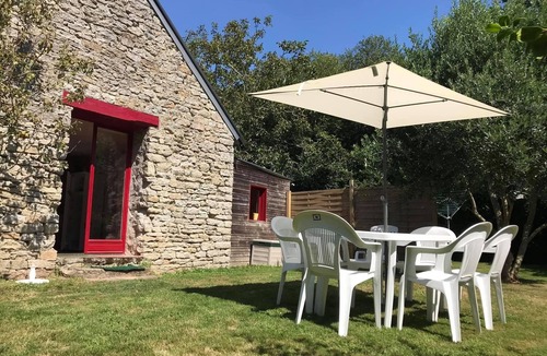 Plomeur House | Ancienne Grange en Pierres, Cadre Verdoyant et à 5 mn des Plages de Sable fin