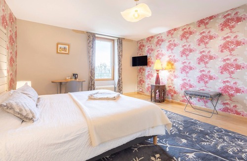 Concarneau Bed & Breakfast | Anne de Bretagne Connecting Suite with Shared Terrace, Garden & Wi-Fi