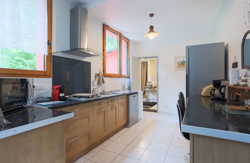 Plelo House | Annexe du Petit Echo de la mode – Nature Gîte with Private Garden, Billiards, Wi-Fi, Wood Stove