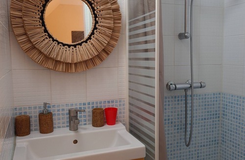 La Rochette House | Apakabar homestay, bed and breakfast indonesian atmosphere near Fontainebleau