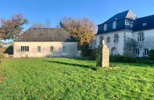 Saint-Derrien Cottage | Apart. duplex in a former dairy for 11 people max 25 minutes from the beaches