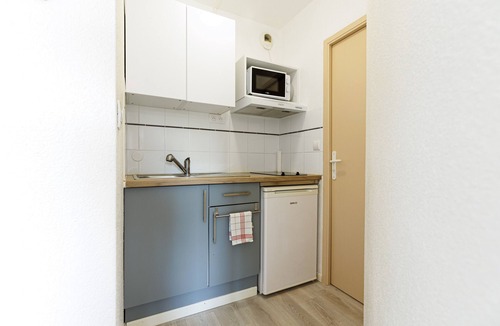 Saint-Vincent-de-Tyrosse Apartment | Apartment “Les Jardins” with Balcony