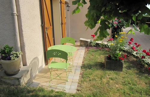 Villefranche-de-Rouergue Apartment | Apartment 'Agréable' with Wi-Fi