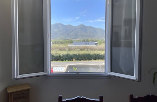 Montesquieu-des-Alberes Apartment | Apartment 'Appartement Au Pied Des Albères' with Mountain View, Wi-Fi and Air Conditioning