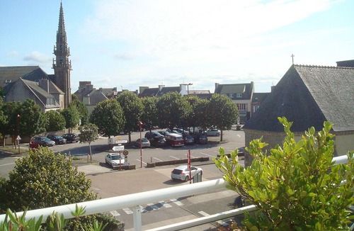 Plouguerneau Apartment | Apartment 60 m2, 3rd floor with elevator, sea view and town center.