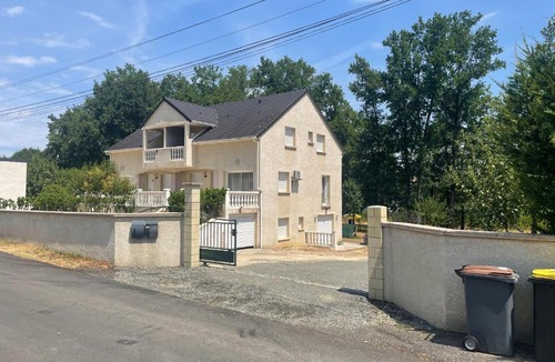 Varetz Apartment | Apartment 65 m2 SE Rez de Jardin 2 chambres