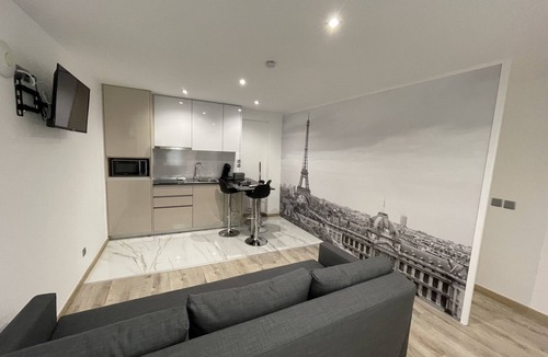 Le Pin House | APARTMENT 9 - T2 ground floor, quiet, sleeps 1 to 4