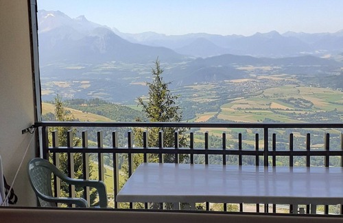 Saint-Honore Apartment | Apartment 'Appartement Avec Balcon St Honore'