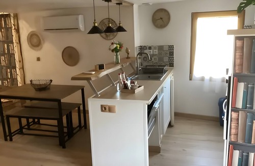 Saint-Romain Apartment | Apartment 'Appartement De Charme Saint-Romain' with Wi-Fi and Air Conditioning