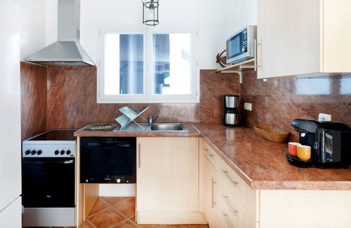 Ahetze Apartment | Apartment Au Pays Basque rated 2 stars 4 km from the beach with Terrace & Wi-Fi
