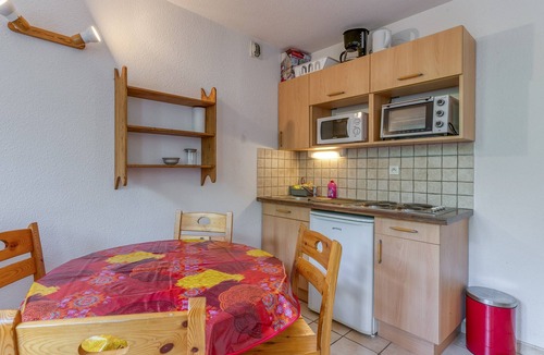 Le Bourg-d'Oisans Apartment | Apartment 'B4 Ecureuil' with Mountain View, Shared Garden and Wi-Fi