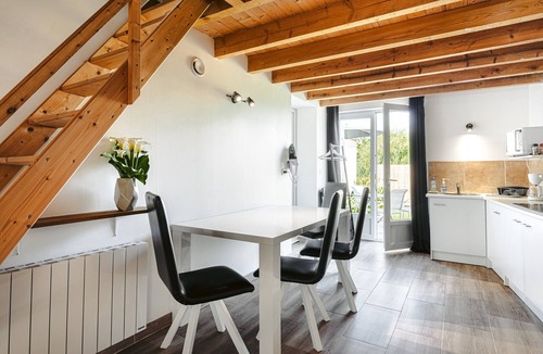 Breuil Magne Apartment | Apartment 'Between Countryside and Ocean' with Private Garden and Wi-Fi