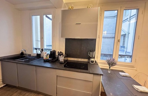 L'Europe Apartment | Apartment between the Arc de Triomphe and the Sacré-Cœur