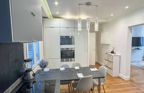L'Europe Apartment | Apartment between the Arc de Triomphe and the Sacré-Cœur