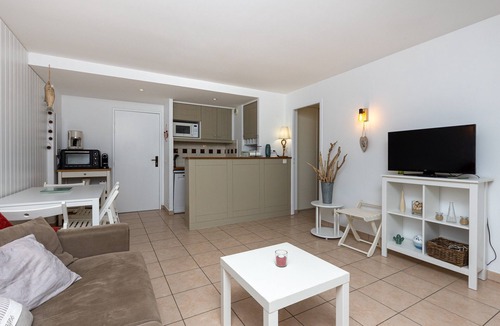 Moliets-et-Maa Apartment | Apartment "Bisbau" with Private Terrace, Private Garden & Shared Pools