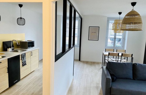 Montceau-les-Mines Apartment | Apartment-Comfort-Ensuite-Street View