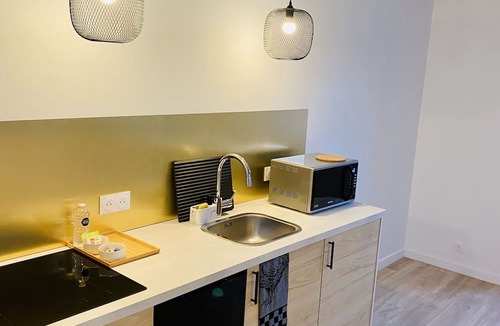 Montceau-les-Mines Apartment | Apartment-Comfort-Ensuite-Street View
