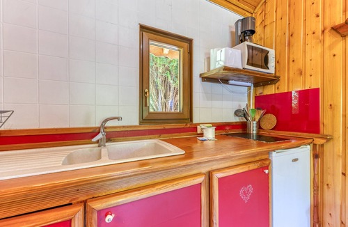 Vaulnaveys-le-Bas Apartment | Apartment 'Chalet Jacinthe' with Mountain View, Wi-Fi and Air Conditioning